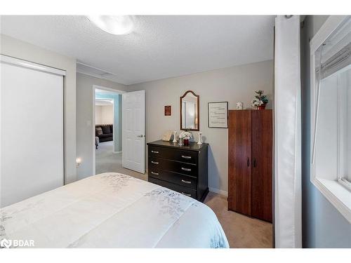 4 Ginger Drive, Barrie, ON - Indoor Photo Showing Bedroom