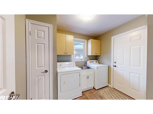 33 Brown Street, Guelph, ON - Indoor Photo Showing Laundry Room