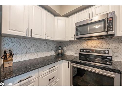 405-302 Essa Road, Barrie, ON - Indoor Photo Showing Kitchen