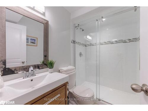 952 Avery Avenue, Peterborough, ON - Indoor Photo Showing Bathroom