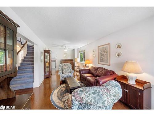 9 Brown Wood Drive, Barrie, ON - Indoor Photo Showing Living Room