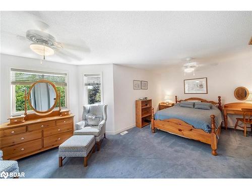 9 Brown Wood Drive, Barrie, ON - Indoor Photo Showing Bedroom