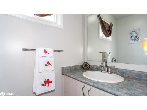 7 Hemlock Court, Barrie, ON - Indoor Photo Showing Bathroom