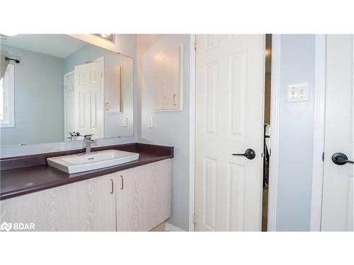 7 Hemlock Court, Barrie, ON - Indoor Photo Showing Bathroom