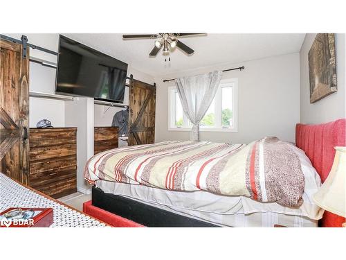 7 Hemlock Court, Barrie, ON - Indoor Photo Showing Bedroom