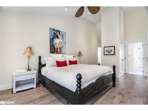 92 Nelson Street, Barrie, ON - Indoor Photo Showing Bedroom