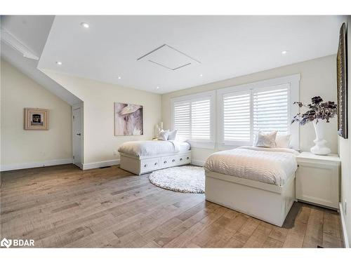 92 Nelson Street, Barrie, ON - Indoor Photo Showing Bedroom