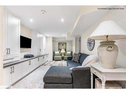 92 Nelson Street, Barrie, ON - Indoor Photo Showing Living Room