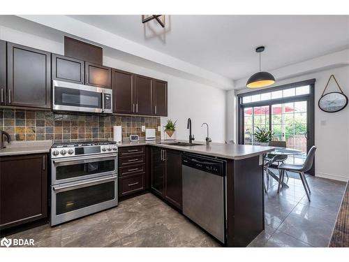 1327 Hunter Street, Innisfil, ON - Indoor Photo Showing Kitchen