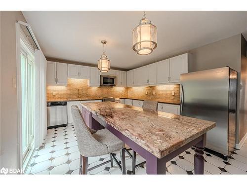 36 Falling Brook Drive, Barrie, ON - Indoor Photo Showing Kitchen With Upgraded Kitchen