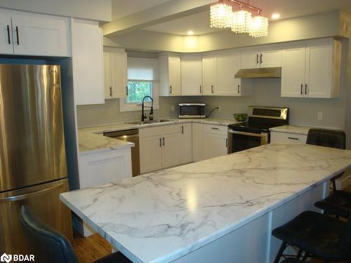 392 Niagara Street, Welland, ON - Indoor Photo Showing Kitchen