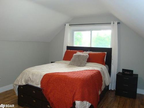 392 Niagara Street, Welland, ON - Indoor Photo Showing Bedroom