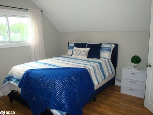 392 Niagara Street, Welland, ON - Indoor Photo Showing Bedroom