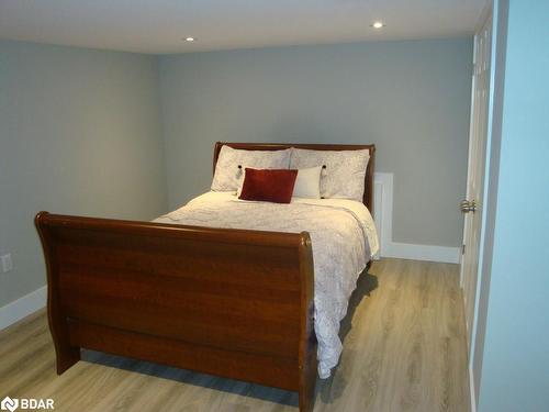 392 Niagara Street, Welland, ON - Indoor Photo Showing Bedroom