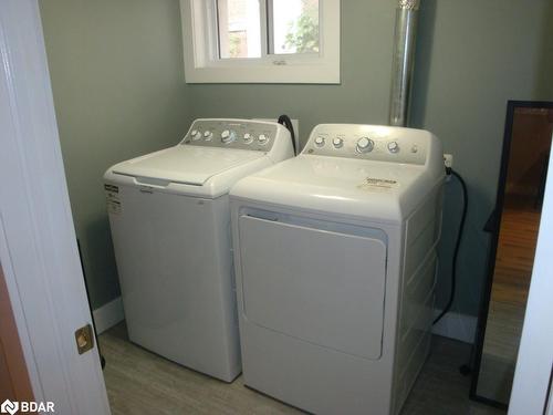 392 Niagara Street, Welland, ON - Indoor Photo Showing Laundry Room