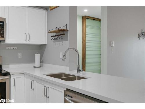 406-295 Cundles Road E, Barrie, ON - Indoor Photo Showing Kitchen With Double Sink With Upgraded Kitchen