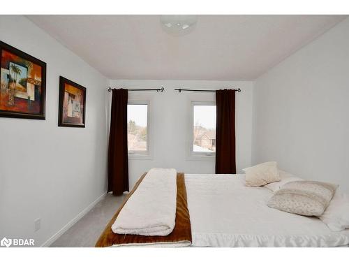 3 Stroud Place, Barrie, ON - Indoor Photo Showing Bedroom