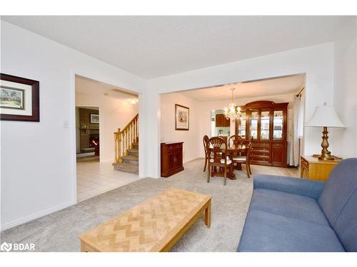 3 Stroud Place, Barrie, ON - Indoor Photo Showing Living Room