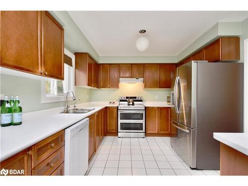 3 Stroud Place, Barrie, ON - Indoor Photo Showing Kitchen With Double Sink