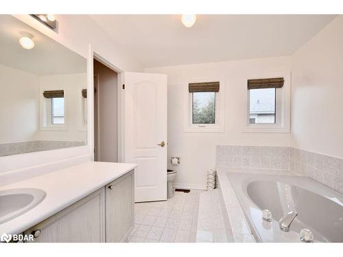 3 Stroud Place, Barrie, ON - Indoor Photo Showing Bathroom