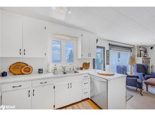 1125 Woodland Drive, Oro-Medonte, ON - Indoor Photo Showing Kitchen With Double Sink