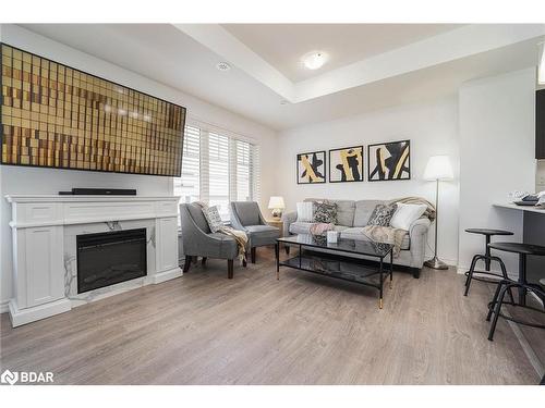 6-04-2420 Baronwood Drive Drive, Oakville, ON - Indoor Photo Showing Living Room