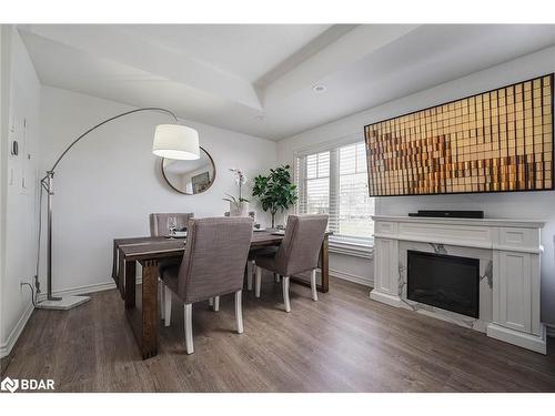 6-04-2420 Baronwood Drive Drive, Oakville, ON - Indoor Photo Showing Dining Room