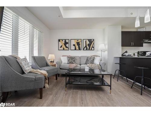 6-04-2420 Baronwood Drive Drive, Oakville, ON - Indoor Photo Showing Living Room