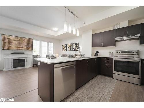 6-04-2420 Baronwood Drive Drive, Oakville, ON - Indoor Photo Showing Kitchen