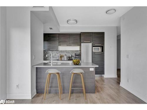 3205-36 Park Lawn Road Road, Toronto, ON - Indoor Photo Showing Kitchen