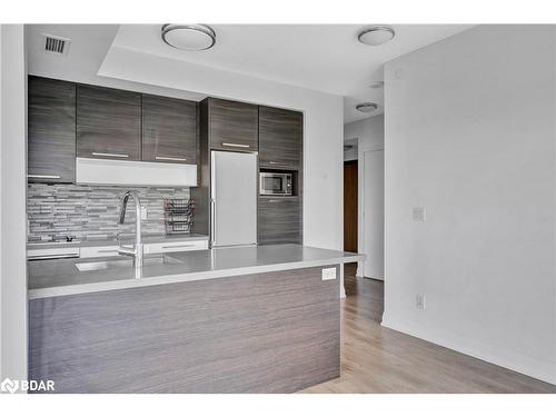 3205-36 Park Lawn Road Road, Toronto, ON - Indoor Photo Showing Kitchen