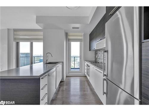 3205-36 Park Lawn Road Road, Toronto, ON - Indoor Photo Showing Kitchen With Stainless Steel Kitchen With Upgraded Kitchen