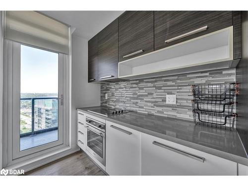 3205-36 Park Lawn Road Road, Toronto, ON - Indoor Photo Showing Kitchen With Upgraded Kitchen