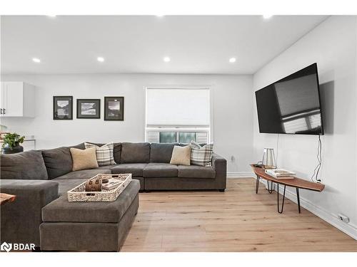 105 Wessenger Drive, Barrie, ON - Indoor Photo Showing Living Room