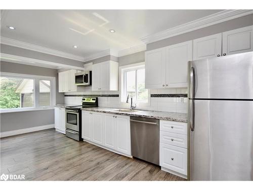 419 Forest Avenue S, Orillia, ON - Indoor Photo Showing Kitchen With Upgraded Kitchen