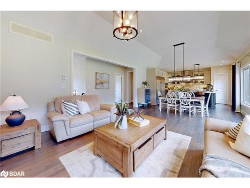 34 Georgian Grande Drive, Oro-Medonte, ON - Indoor Photo Showing Living Room