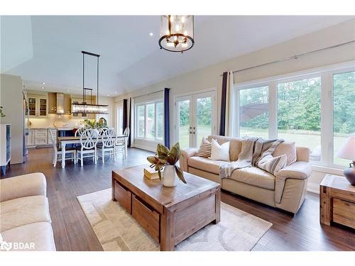 34 Georgian Grande Drive, Oro-Medonte, ON - Indoor Photo Showing Living Room