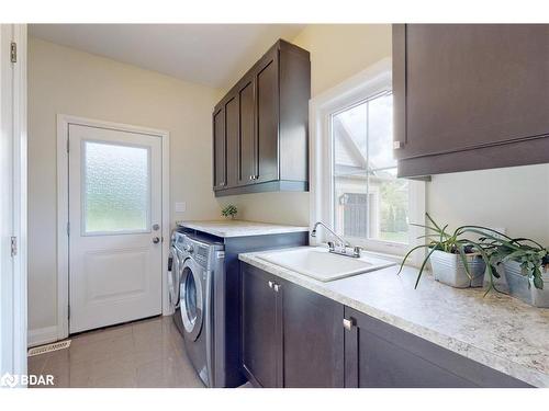 34 Georgian Grande Drive, Oro-Medonte, ON - Indoor Photo Showing Laundry Room