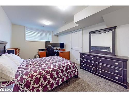 34 Georgian Grande Drive, Oro-Medonte, ON - Indoor Photo Showing Bedroom