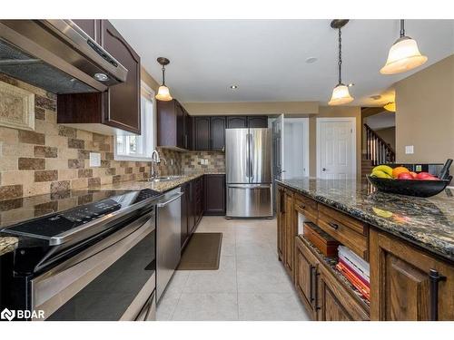 1258 Lowrie Street, Innisfil, ON - Indoor Photo Showing Kitchen With Upgraded Kitchen