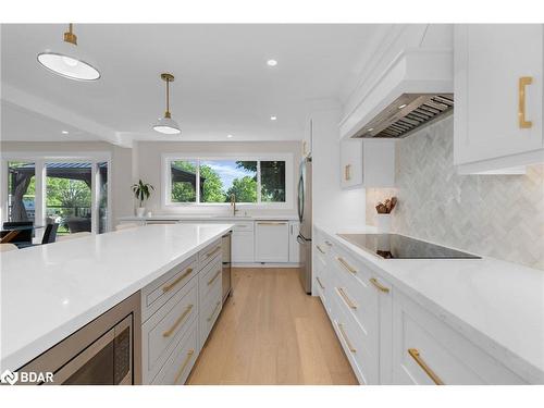 65 Shanty Bay Road, Barrie, ON - Indoor Photo Showing Kitchen With Upgraded Kitchen