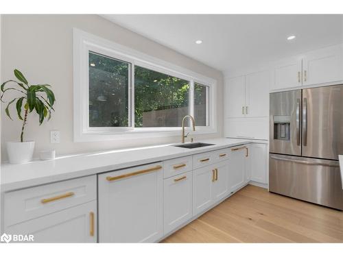 65 Shanty Bay Road, Barrie, ON - Indoor Photo Showing Kitchen