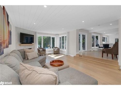 65 Shanty Bay Road, Barrie, ON - Indoor Photo Showing Living Room