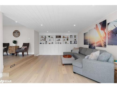 65 Shanty Bay Road, Barrie, ON - Indoor Photo Showing Living Room