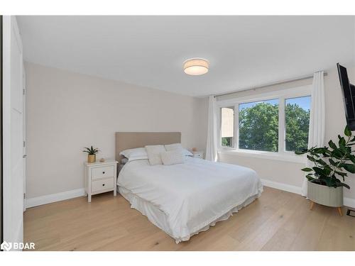 65 Shanty Bay Road, Barrie, ON - Indoor Photo Showing Bedroom