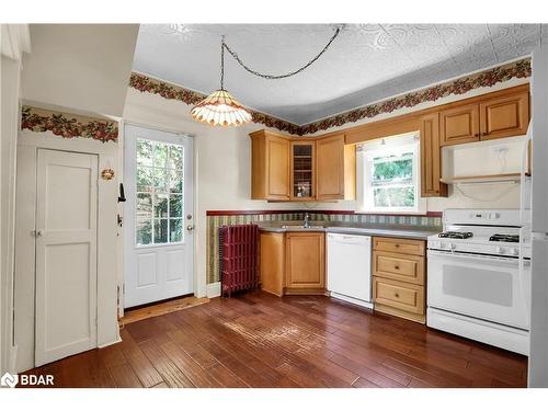 54 Canal Street, St. Catharines, ON - Indoor Photo Showing Kitchen