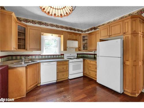 54 Canal Street, St. Catharines, ON - Indoor Photo Showing Kitchen With Double Sink