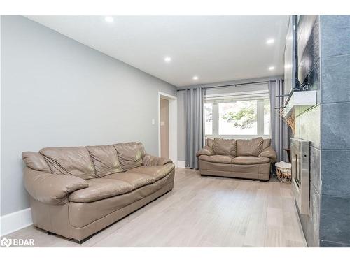 1 Pine Spring, Barrie, ON - Indoor Photo Showing Living Room