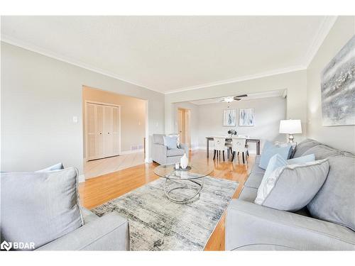 107 Linkdale Road, Brampton, ON - Indoor Photo Showing Living Room