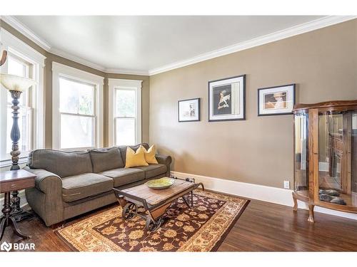 54 Nelson Street W, Alliston, ON - Indoor Photo Showing Living Room